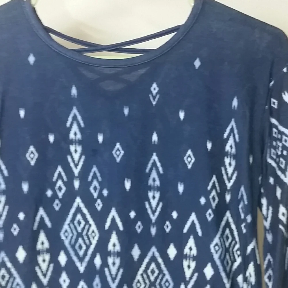 Tshirt top blue white Ikat graphic long sleeve